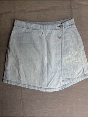 Bare Denim Light Wash Denim faux Wrap Skort with Button Detail sz 30